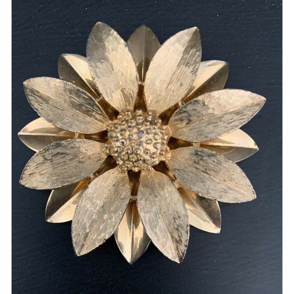 Vintage Signed Sarah Coventry Daisy Sunflower Floral Statement Brooch Goldtone 2